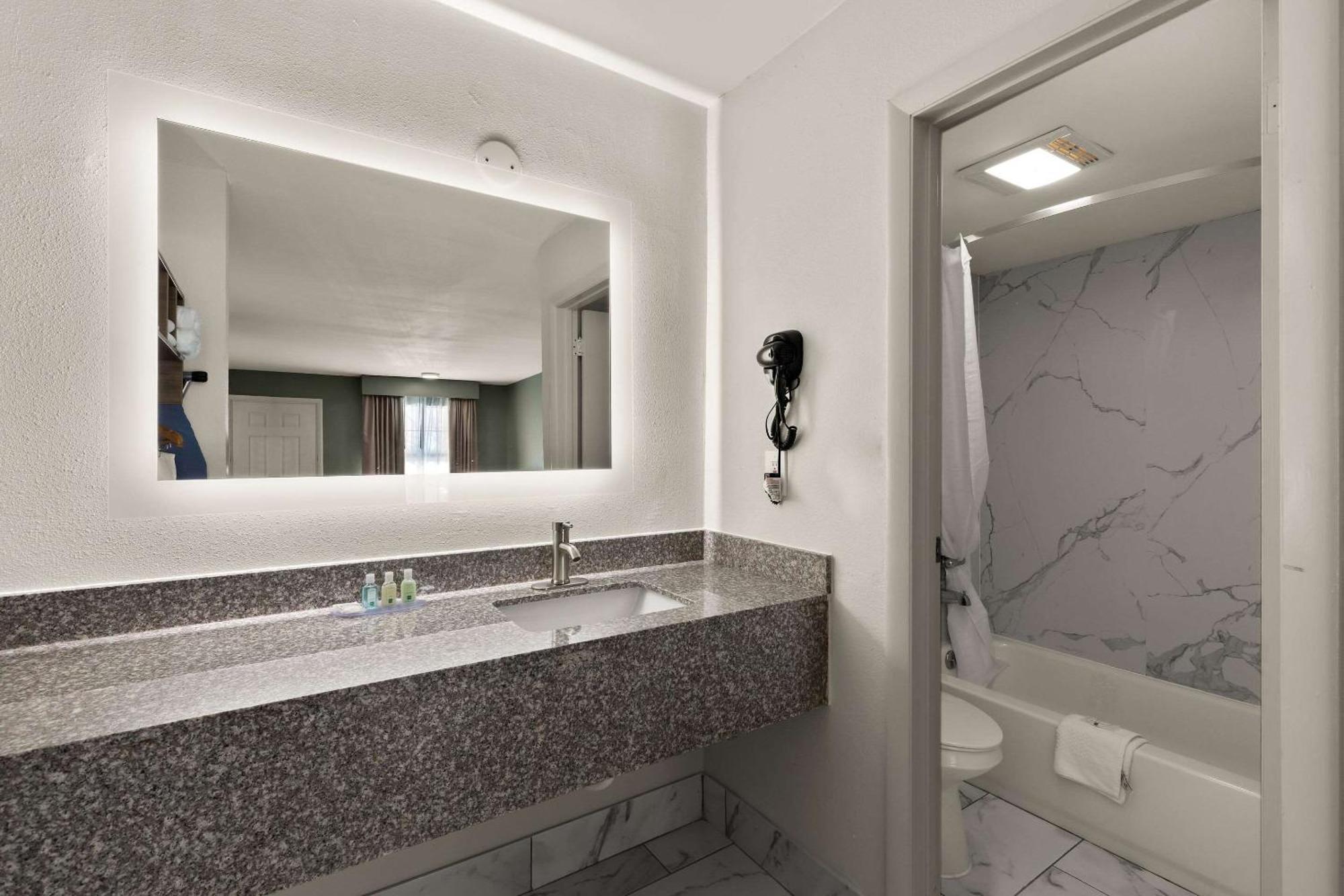 Quality Inn Monroe Zewnętrze zdjęcie